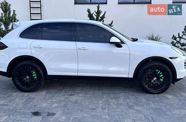 Внедорожник / Кроссовер Porsche Cayenne 2014 в 