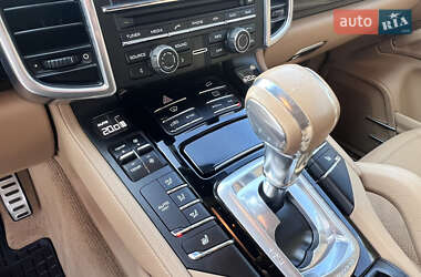 Внедорожник / Кроссовер Porsche Cayenne 2014 в 