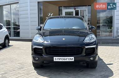 Внедорожник / Кроссовер Porsche Cayenne 2016 в 