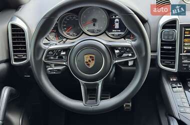 Внедорожник / Кроссовер Porsche Cayenne 2016 в 