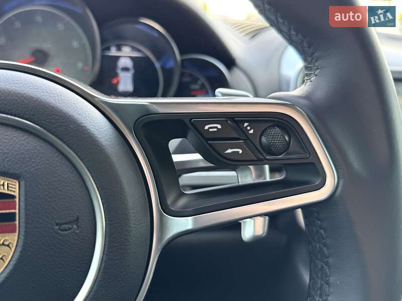 Внедорожник / Кроссовер Porsche Cayenne 2016 в Кременчуге