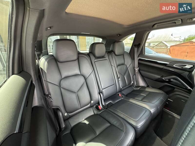 Внедорожник / Кроссовер Porsche Cayenne 2016 в Кременчуге