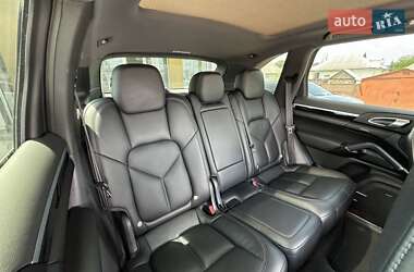Внедорожник / Кроссовер Porsche Cayenne 2016 в 