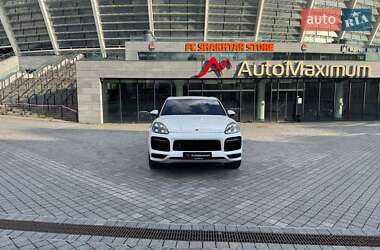 Внедорожник / Кроссовер Porsche Cayenne 2022 в 