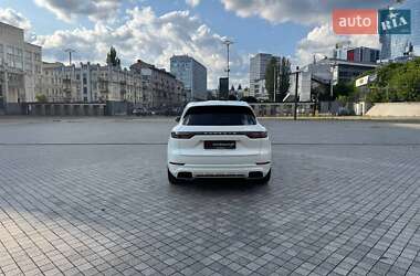 Внедорожник / Кроссовер Porsche Cayenne 2022 в 