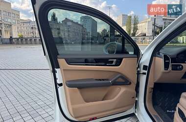 Внедорожник / Кроссовер Porsche Cayenne 2022 в 