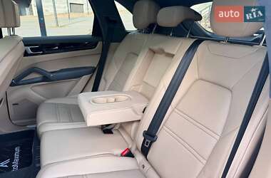 Внедорожник / Кроссовер Porsche Cayenne 2022 в 