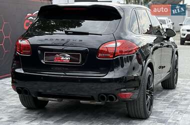 Внедорожник / Кроссовер Porsche Cayenne 2012 в 