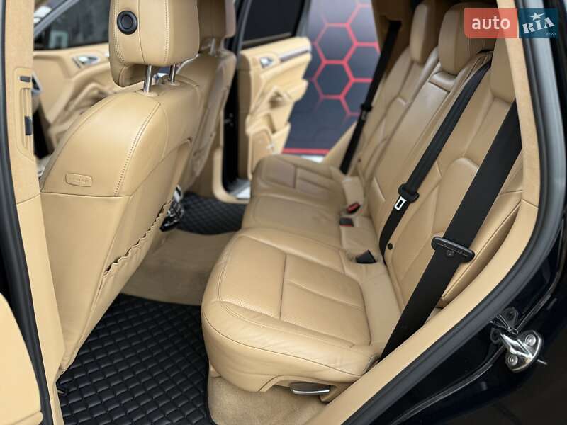 Внедорожник / Кроссовер Porsche Cayenne 2012 в Днепре
