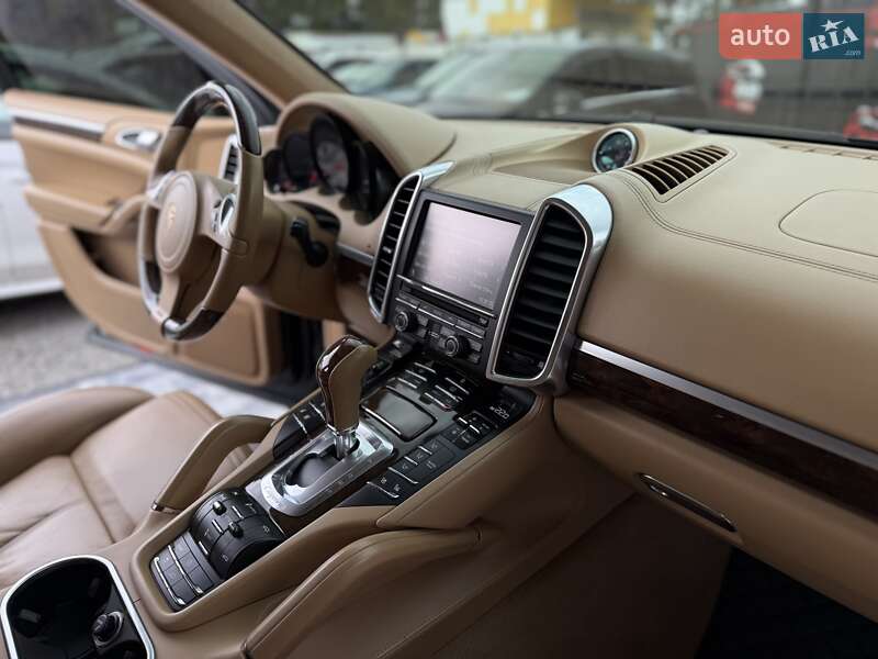 Внедорожник / Кроссовер Porsche Cayenne 2012 в Днепре