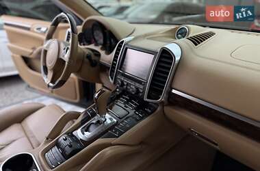 Внедорожник / Кроссовер Porsche Cayenne 2012 в 