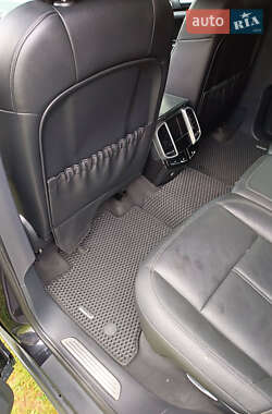 Внедорожник / Кроссовер Porsche Cayenne 2010 в 