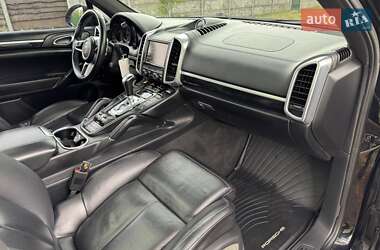 Внедорожник / Кроссовер Porsche Cayenne 2012 в 