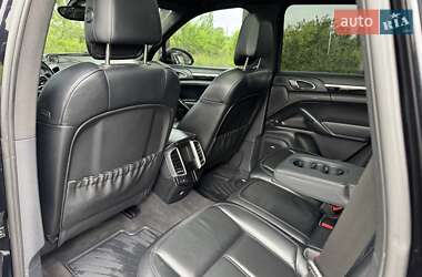 Внедорожник / Кроссовер Porsche Cayenne 2012 в 
