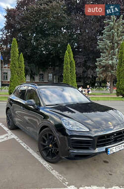 Внедорожник / Кроссовер Porsche Cayenne 2018 в 