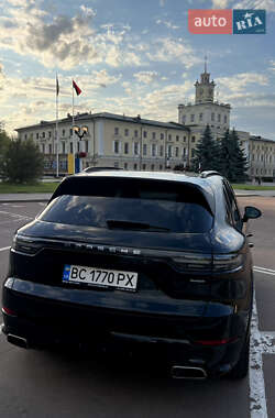 Внедорожник / Кроссовер Porsche Cayenne 2018 в 