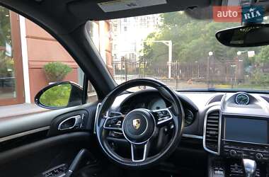 Позашляховик / Кросовер Porsche Cayenne 2015 в 