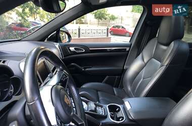 Позашляховик / Кросовер Porsche Cayenne 2015 в 