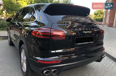 Позашляховик / Кросовер Porsche Cayenne 2015 в 