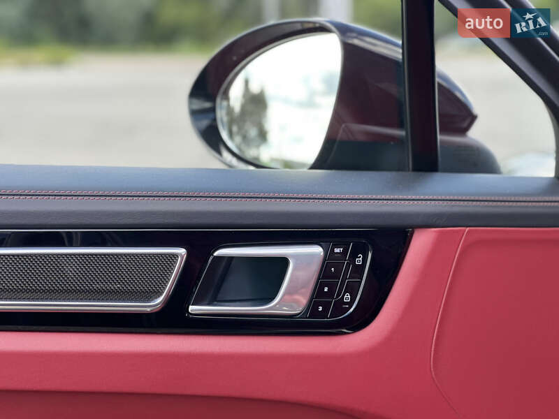 Внедорожник / Кроссовер Porsche Cayenne 2019 в Киеве