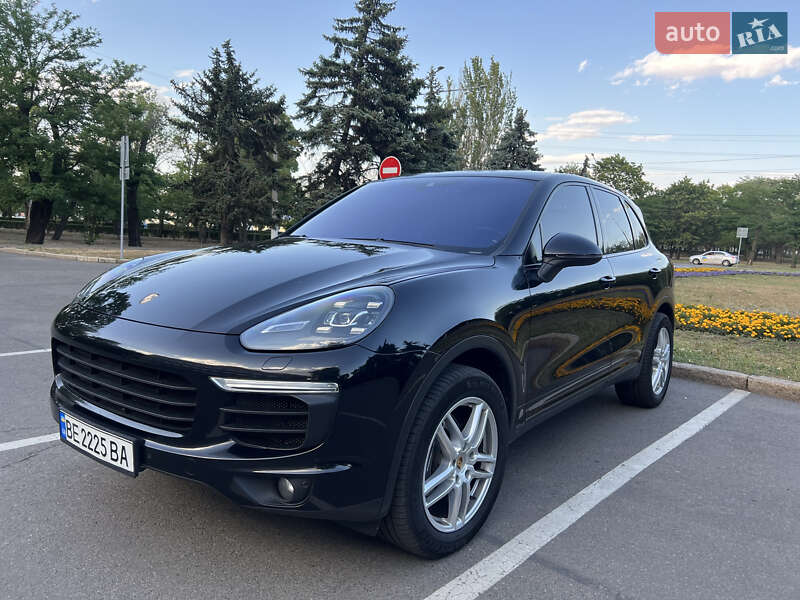 Внедорожник / Кроссовер Porsche Cayenne 2015 в 