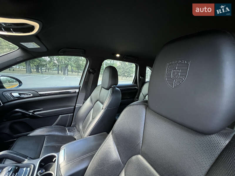 Внедорожник / Кроссовер Porsche Cayenne 2015 в Николаеве