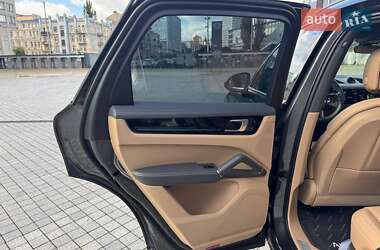Внедорожник / Кроссовер Porsche Cayenne 2020 в 
