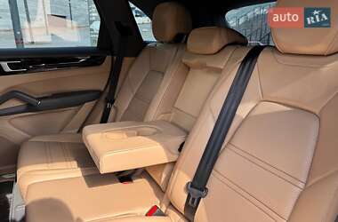 Внедорожник / Кроссовер Porsche Cayenne 2020 в 