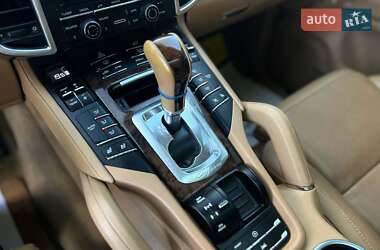 Внедорожник / Кроссовер Porsche Cayenne 2015 в 