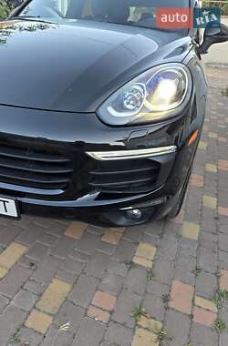Внедорожник / Кроссовер Porsche Cayenne 2016 в 