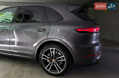 Внедорожник / Кроссовер Porsche Cayenne 2023 в 