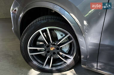 Внедорожник / Кроссовер Porsche Cayenne 2023 в 