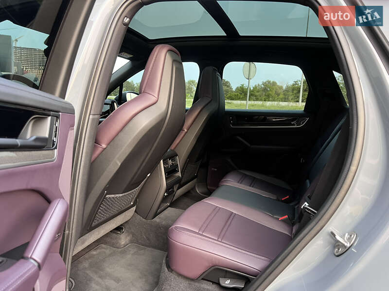 Внедорожник / Кроссовер Porsche Cayenne 2024 в Киеве