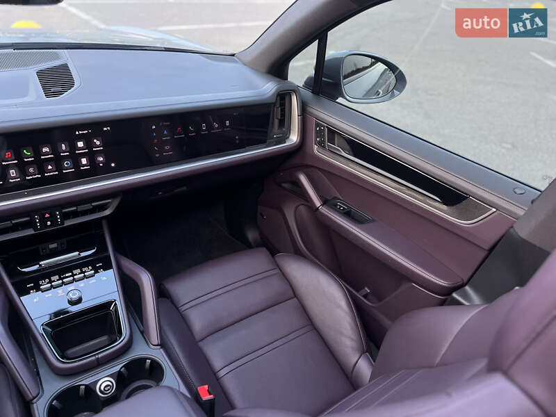 Внедорожник / Кроссовер Porsche Cayenne 2024 в Киеве