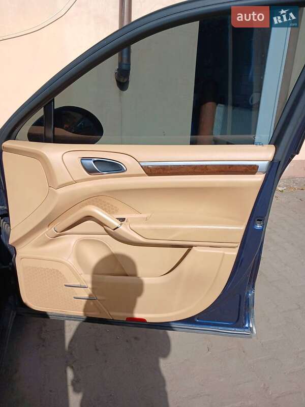 Внедорожник / Кроссовер Porsche Cayenne 2012 в Львове
