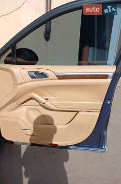 Внедорожник / Кроссовер Porsche Cayenne 2012 в 
