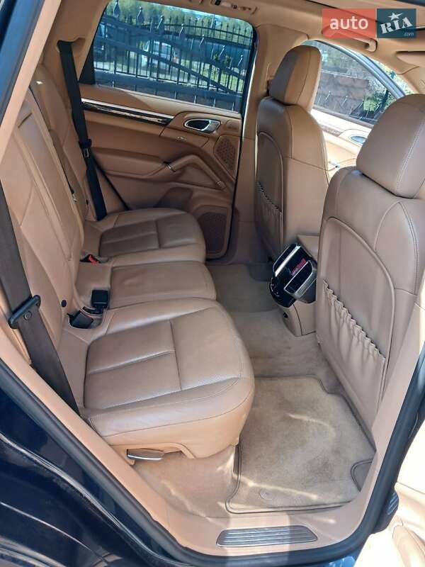 Внедорожник / Кроссовер Porsche Cayenne 2012 в Львове