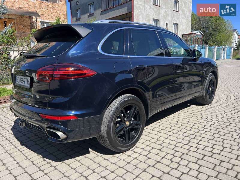 Внедорожник / Кроссовер Porsche Cayenne 2015 в Львове