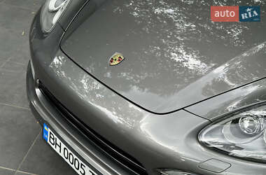 Внедорожник / Кроссовер Porsche Cayenne 2014 в 