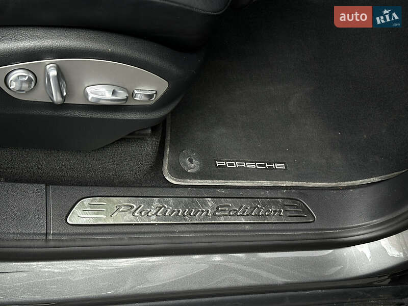 Внедорожник / Кроссовер Porsche Cayenne 2014 в Одессе