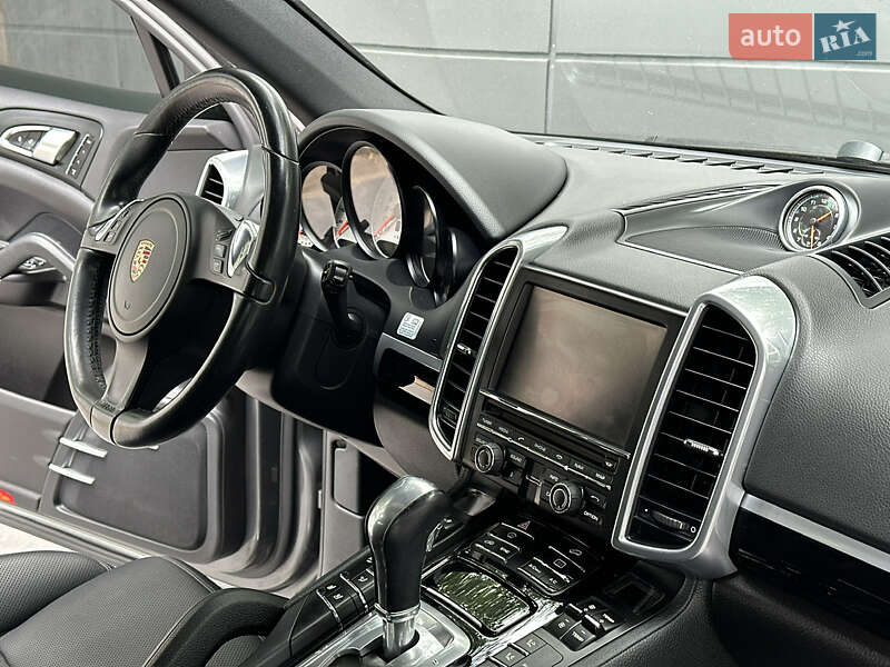 Внедорожник / Кроссовер Porsche Cayenne 2014 в Одессе