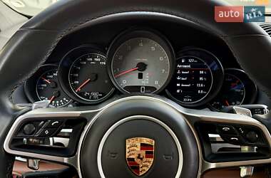 Внедорожник / Кроссовер Porsche Cayenne 2016 в 
