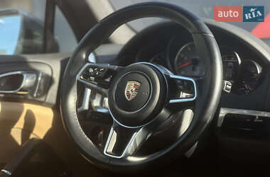Внедорожник / Кроссовер Porsche Cayenne 2017 в 