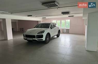 Внедорожник / Кроссовер Porsche Cayenne 2018 в 