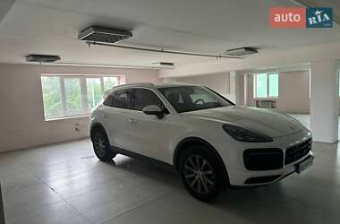 Внедорожник / Кроссовер Porsche Cayenne 2018 в 
