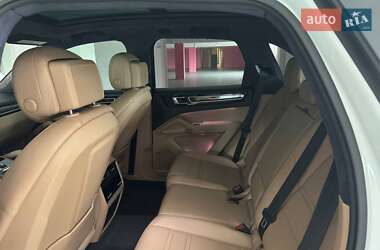 Внедорожник / Кроссовер Porsche Cayenne 2018 в 