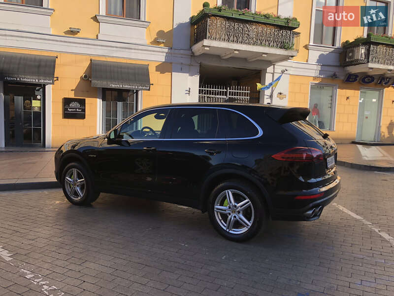 Позашляховик / Кросовер Porsche Cayenne 2015 в Одесі