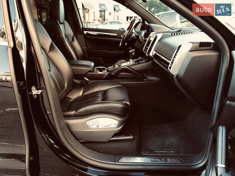 Позашляховик / Кросовер Porsche Cayenne 2015 в Одесі