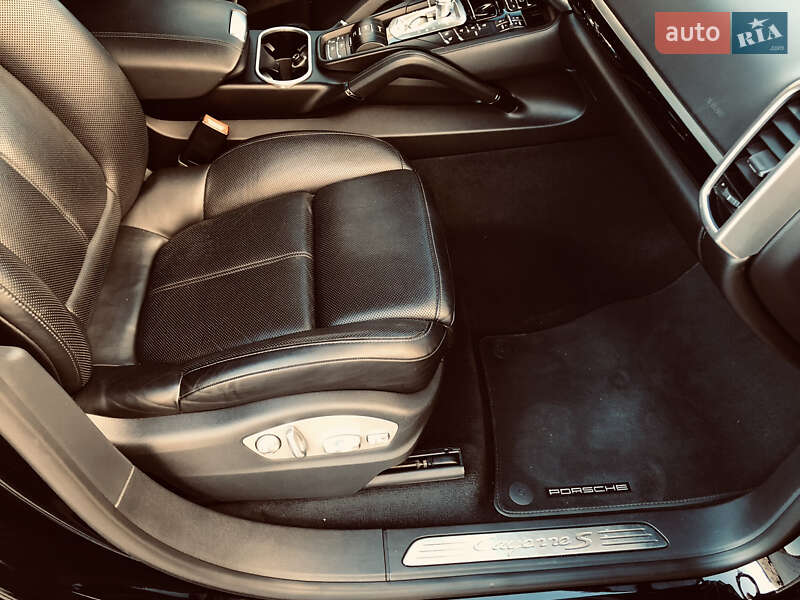 Позашляховик / Кросовер Porsche Cayenne 2015 в Одесі