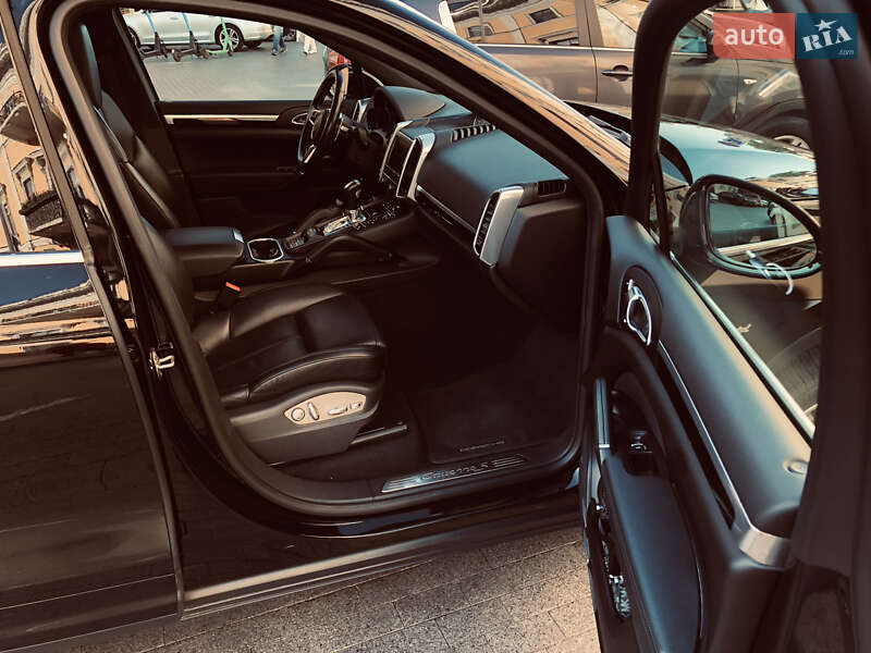 Позашляховик / Кросовер Porsche Cayenne 2015 в Одесі